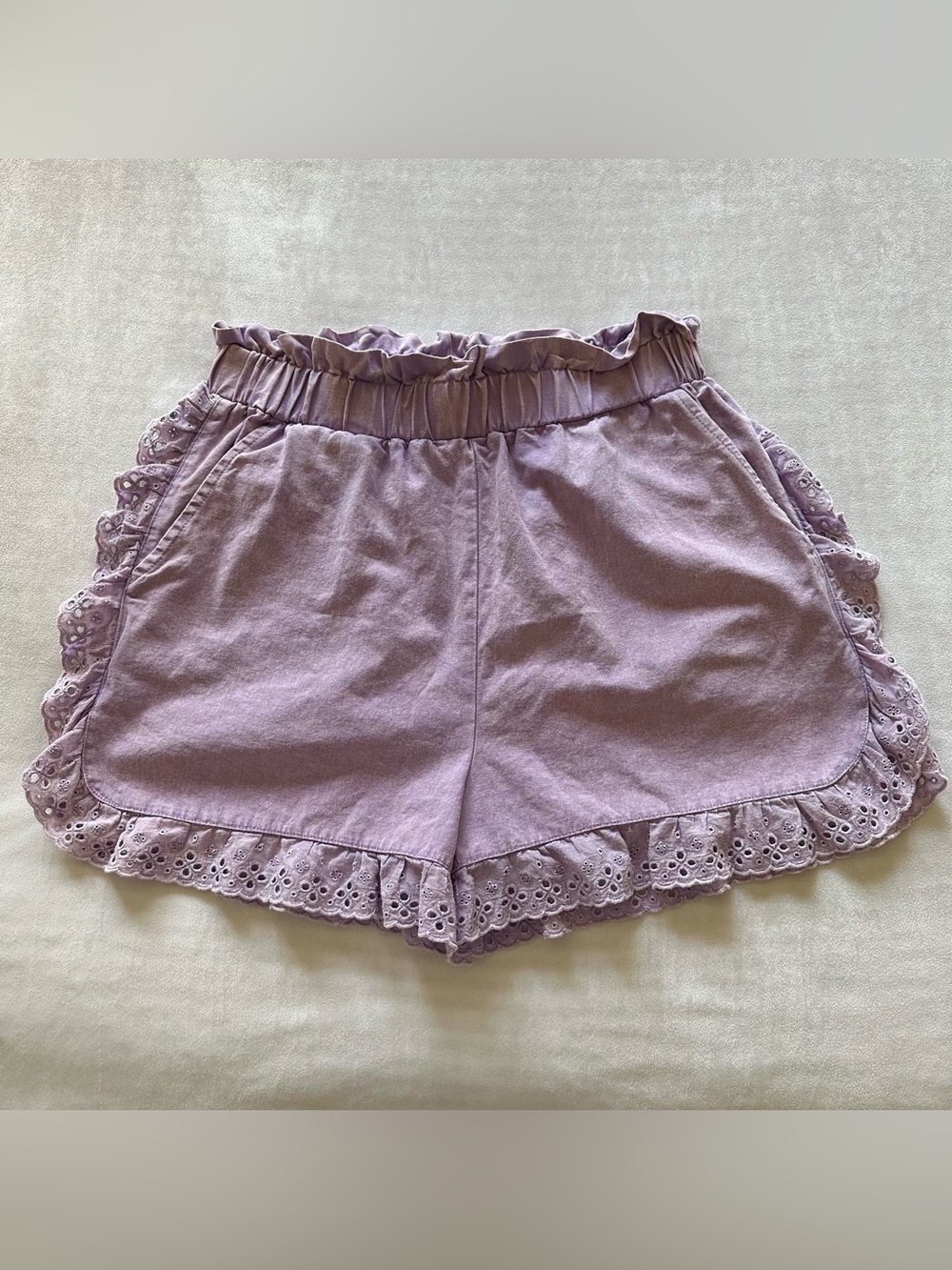 lavender cotton/poly shorts w eyelet trim / sz med